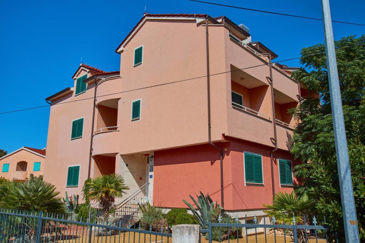 Hotel Pansion Hrga Vodice Exterior foto