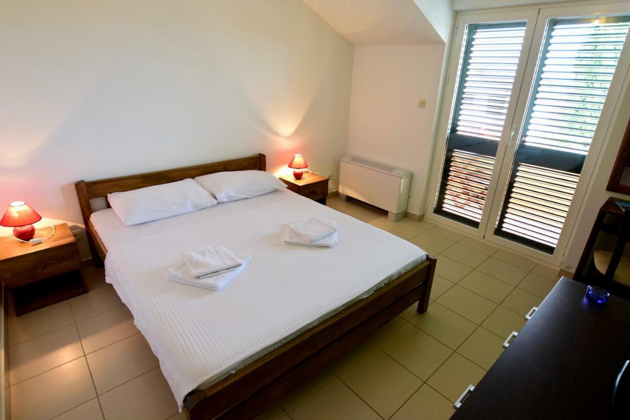 Hotel Pansion Hrga Vodice Exterior foto