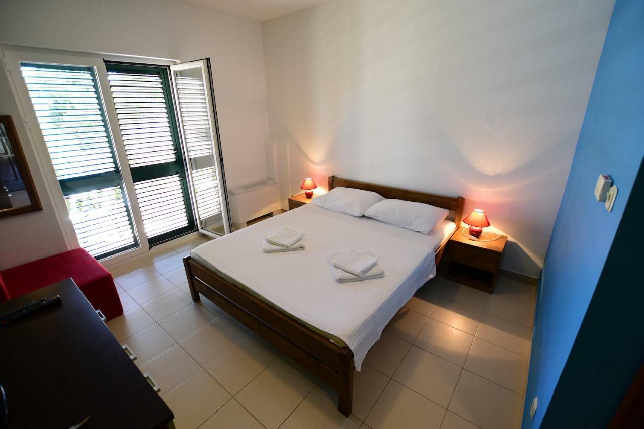 Hotel Pansion Hrga Vodice Exterior foto