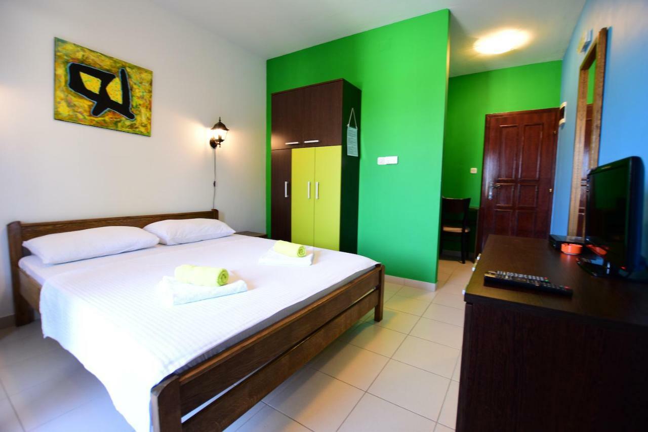 Hotel Pansion Hrga Vodice Exterior foto